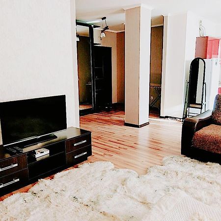 Apartment On Sauran Str Center Astana Exterior foto